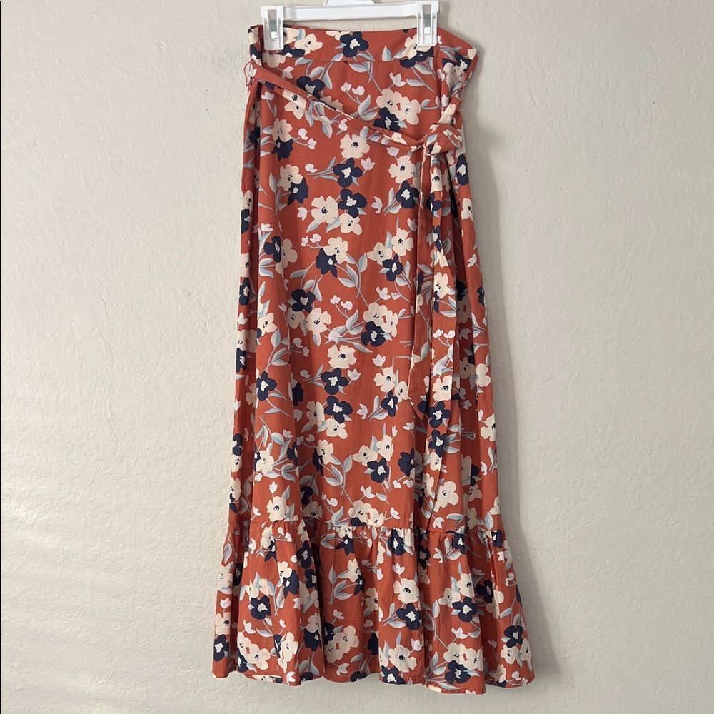 Like New! Gap Floral Maxi Skirt Ruffle in Size 4